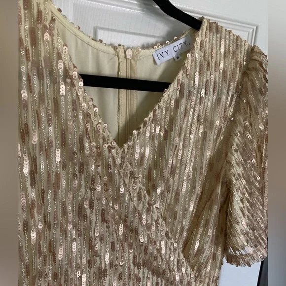 Ivy City Co “Goldie” —Elegant Gold Evening Dress - Picture 2 of 4